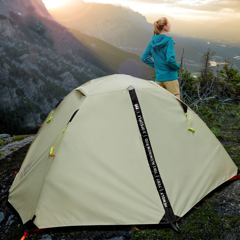 Double-layer all-season tent for 2-3 people, suitable for hiking and trekking, rainproof.